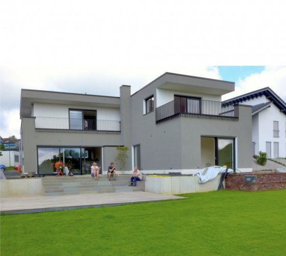 10/21 _ kurz vor einzug 08/2014 _ gartenfassade _ süd / osten