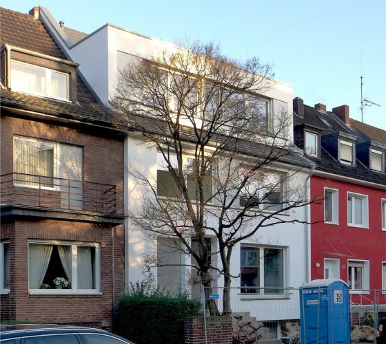 6/26 _ straßenfassade _ kurz vor einzug