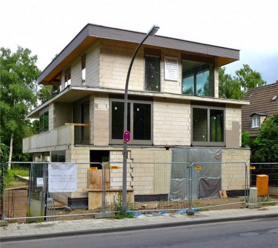 7/23 _ baustelle _ straßenfassade