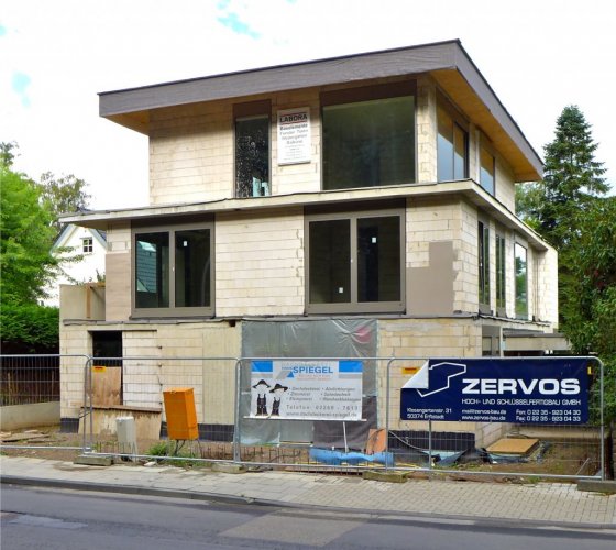 6/23 _ baustelle _ straßenfassade